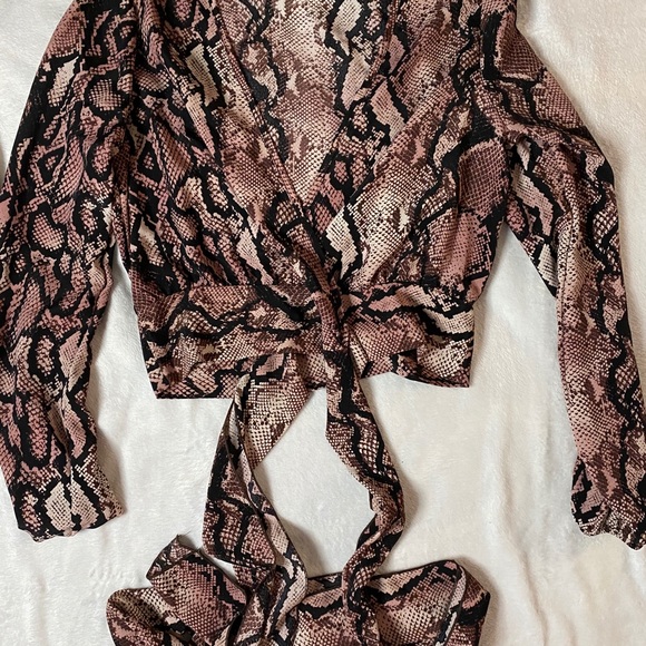 Cropped snake print wrap top - Picture 5 of 5